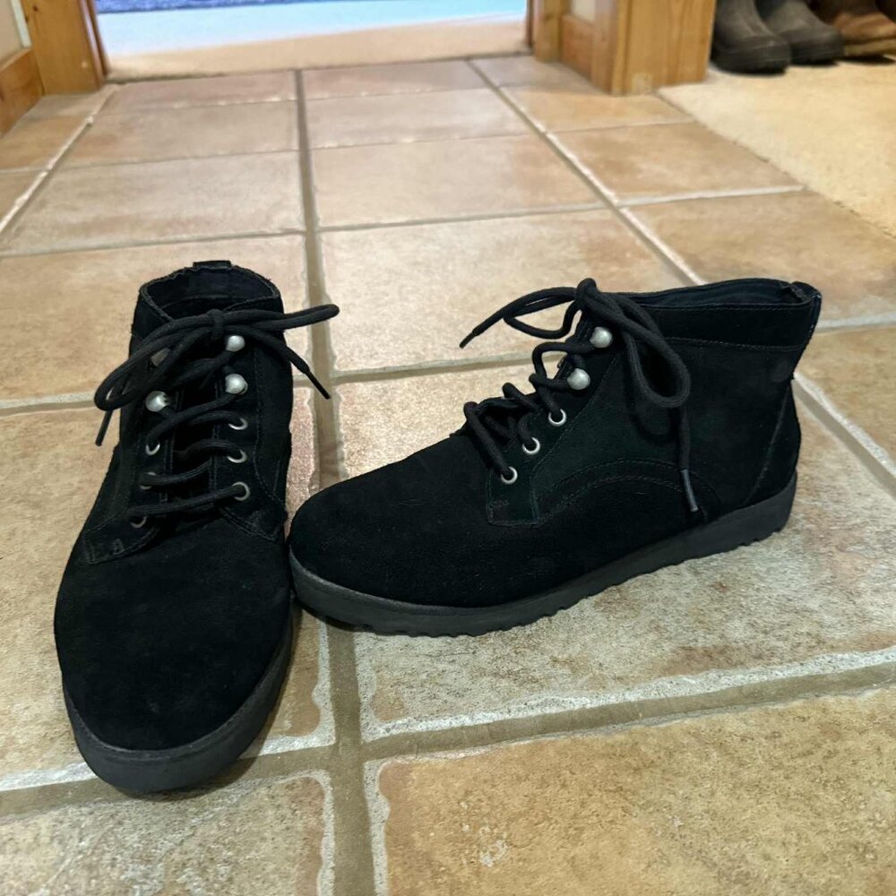 UGG Black Lace Up Boots S/N 1012532